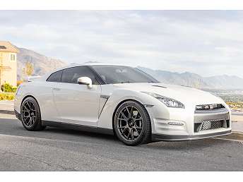2014 Nissan GT-R Premium 