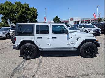 2020 Jeep Wrangler Sahara 