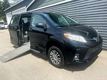 2019 Toyota Sienna XLE 