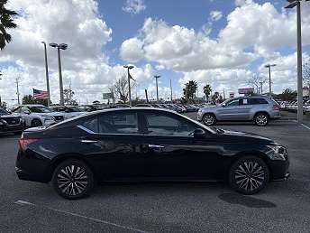 2024 Nissan Altima SV 