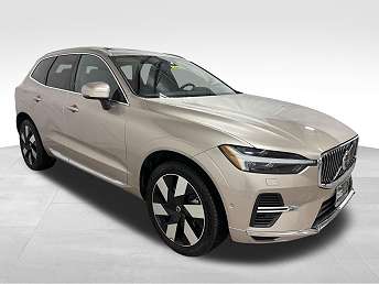 2023 Volvo XC60 T8 Plus 