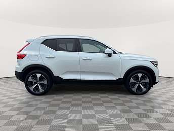 2023 Volvo XC40 B5 Plus 