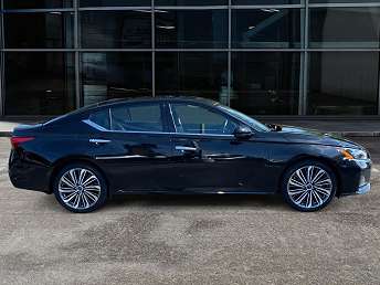 2023 Nissan Altima SL 