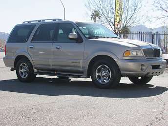 Silver Lincoln Navigator SUV 2000