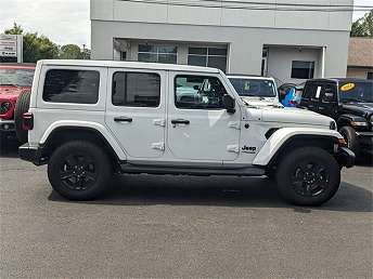 2021 Jeep Wrangler Sahara 