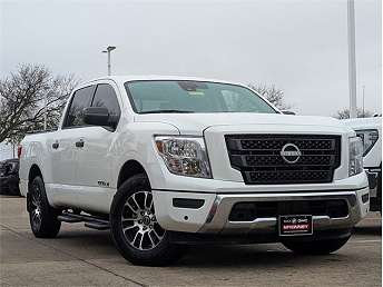 2023 Nissan Titan SV 