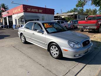 Silver Hyundai Sonata Sedan 2002