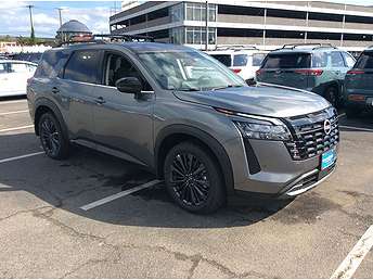 2026 Nissan Pathfinder SL 
