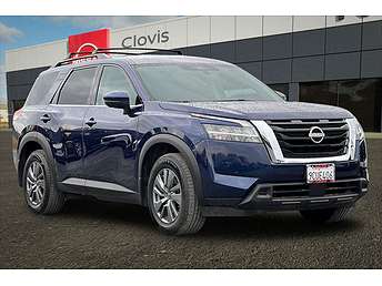 2022 Nissan Pathfinder SV 