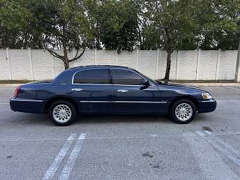 Blue Lincoln Town Car Sedan 2002