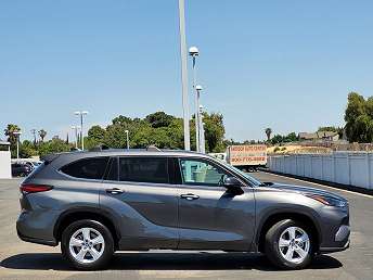 2022 Toyota Highlander LE 