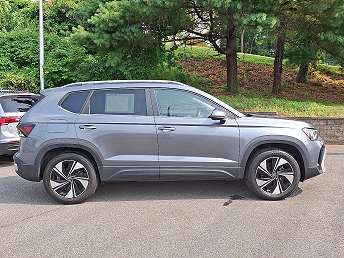 2025 Volkswagen Taos SE 