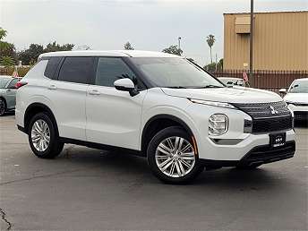2024 Mitsubishi Outlander ES 