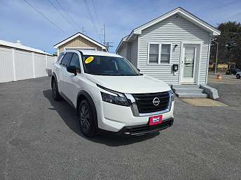 2025 Nissan Pathfinder S 