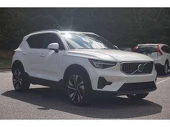 White Volvo XC40 SUV 2025