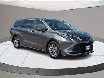 2022 Toyota Sienna XLE 