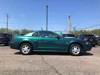 2000 Ford Mustang Base 