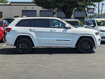 2022 Jeep Grand Cherokee Laredo 