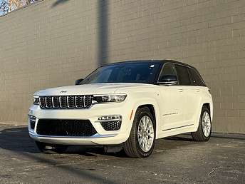 White Jeep Grand Cherokee Summit 4xe 2022