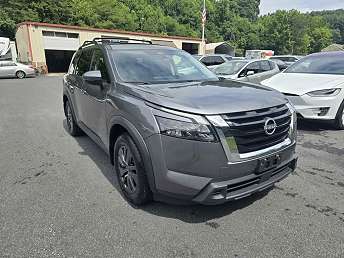2023 Nissan Pathfinder SV 
