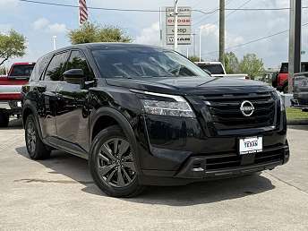 2022 Nissan Pathfinder S 