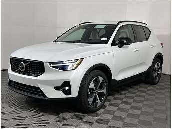 2026 Volvo XC40 B5 Plus 