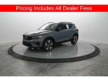 2023 Volvo XC40 B4 Plus 