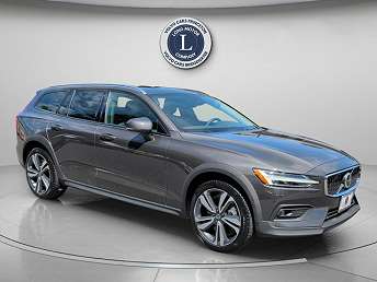 2025 Volvo V60 B5 Plus 