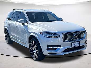 2025 Volvo XC90 T8 Plus 