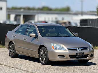 Gold Honda Accord Sedan 2006