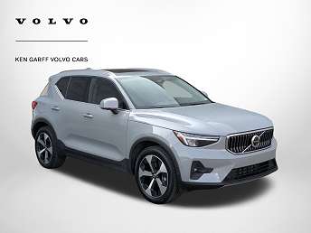 2025 Volvo XC40 B5 Plus 