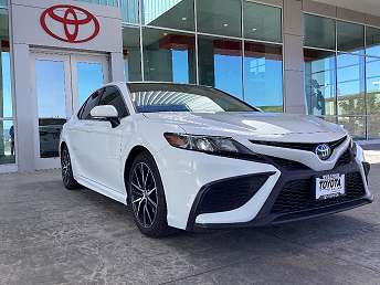White Toyota Camry SE 2022