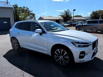 2022 Volvo XC60 B5 Momentum 