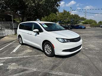2022 Chrysler Voyager LX 