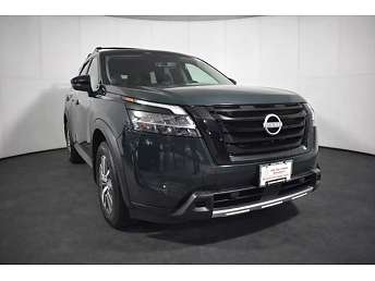 2024 Nissan Pathfinder SL 