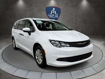 White Chrysler Voyager L 2021