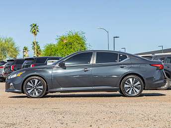 2022 Nissan Altima SV 