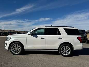 White Ford Expedition SUV 2019
