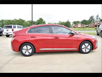 2022 Hyundai Ioniq SE 