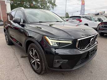 2023 Volvo XC40 B5 Plus 