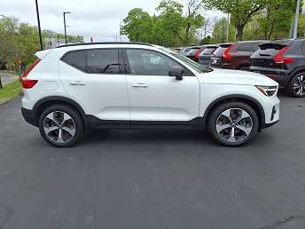 2023 Volvo XC40 B5 Plus 
