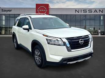 2024 Nissan Pathfinder SL 
