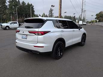 2022 Mitsubishi Outlander SE 