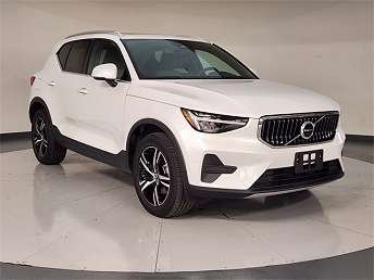 2025 Volvo XC40 B5 Core 