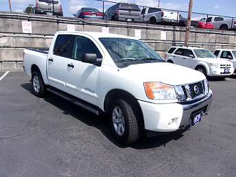 2014 Nissan Titan SV 