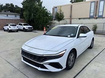 2025 Hyundai Elantra SE 