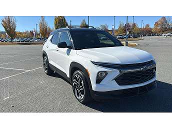 White Chevrolet TrailBlazer SUV 2024