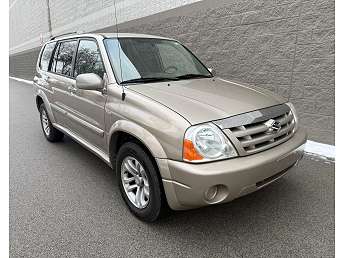 Gold Suzuki XL-7 SUV 2005