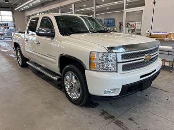 White Chevrolet Silverado 1500 LTZ 2013