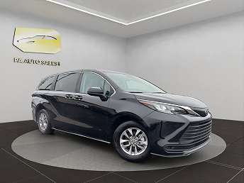 2024 Toyota Sienna LE 